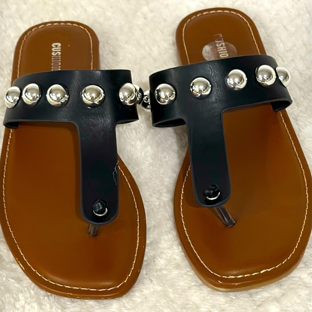 Cushionaire Women's Cindy Studd Thong Sandals with Silver Tone Accents Size 7.5